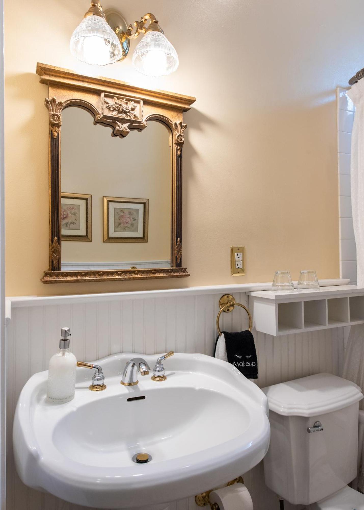 Dupont Mansion Bed & Breakfast Louisville Kamer foto